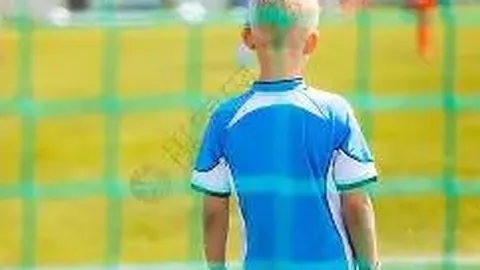 “紫牛亲临 ｜ 动态Tifo闪耀苏超球场，足球奇观在球迷支持下绚烂盛开”